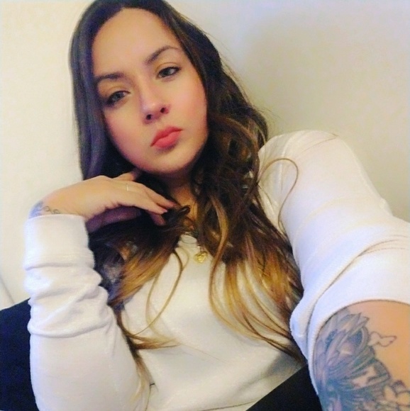 Meet your Posher! 🤗🤗 - Picture 2 of 3